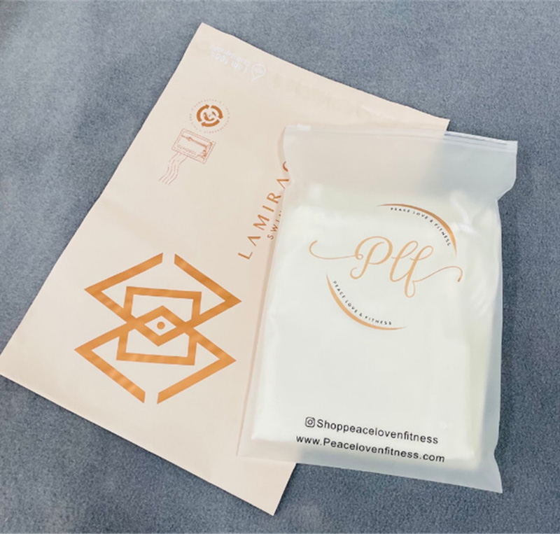 Zip Lock Bags are a perfect choice of packaging for online retailers. They can be used in many industries, such as clothing, cosmetic, skin care, sunglasses, toys, bags. (3)