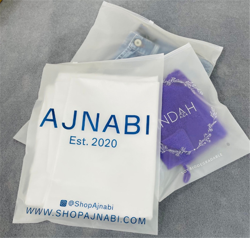 Zip Lock Bags are a perfect choice of packaging for online retailers. They can be used in many industries, such as clothing, cosmetic, skin care, sunglasses, toys, bags. (4)